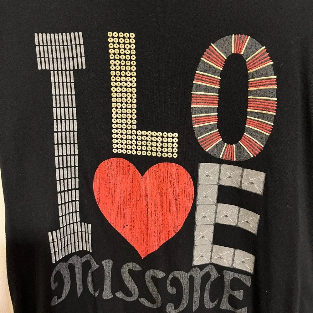 Miss Me Black Tee with Red Heart - I love Miss Me - Picture 4 of 9